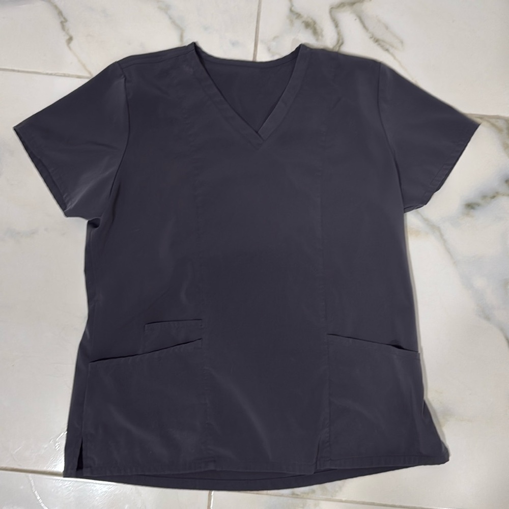 scrub top gray